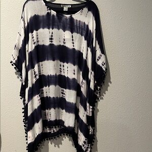 Bohemian Blue & White Tie-Dye Poncho Top or Beach cover- up
100% Rayon
NWT
OS
